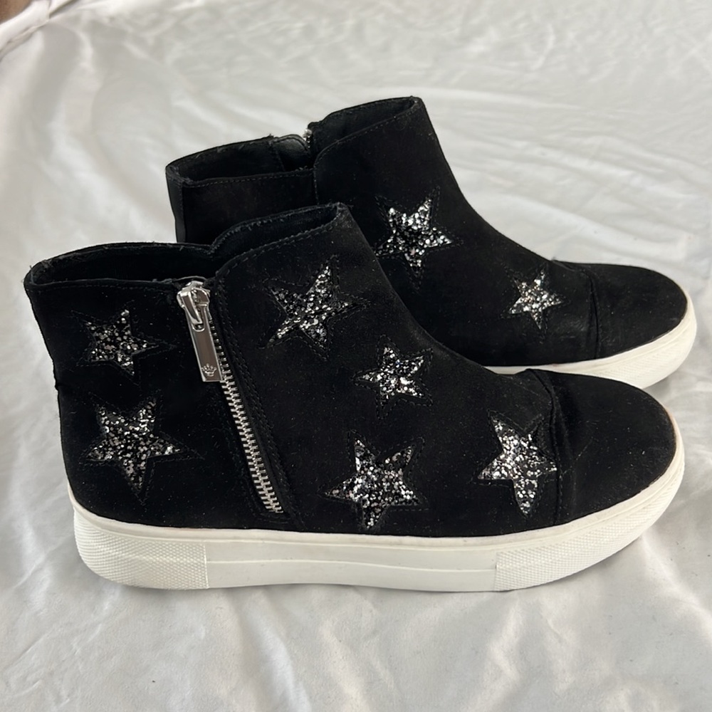 GIRLS NINA SIZE 5 BLACK WITH GLITTERY STARS